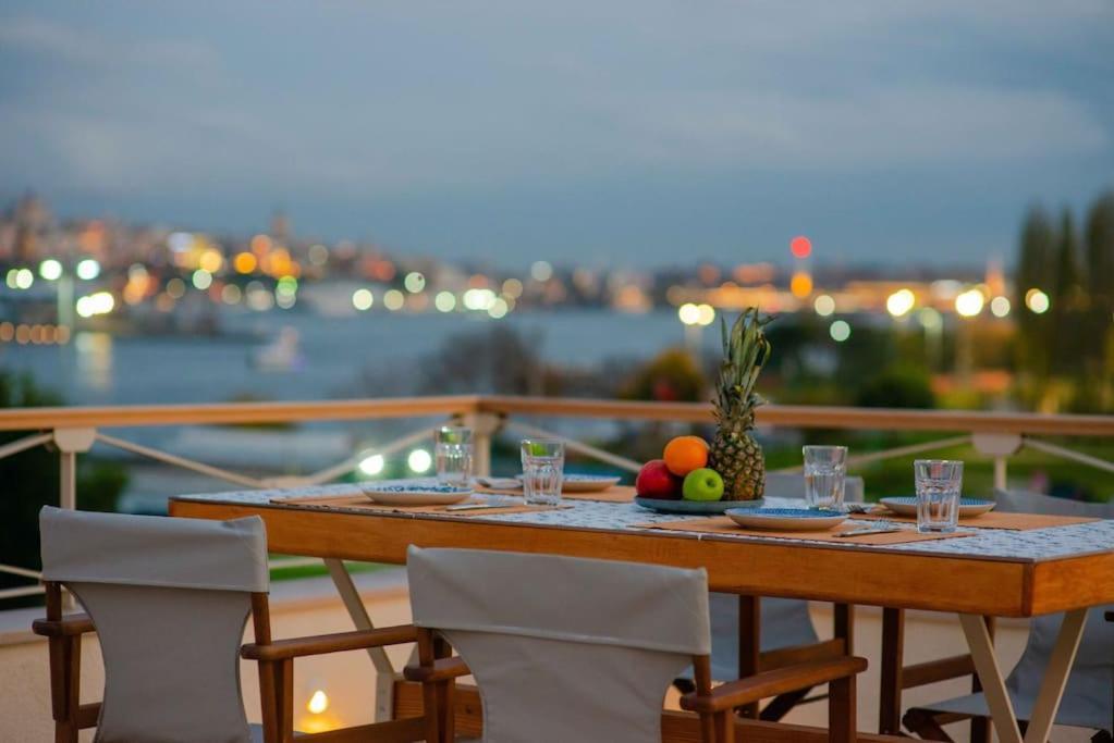 Waterfront Apartment By The Tram - Terrace With Dome & Golden Horn View In Fatih Istambul Extérieur photo