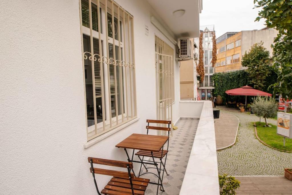 Waterfront Apartment By The Tram - Terrace With Dome & Golden Horn View In Fatih Istambul Extérieur photo