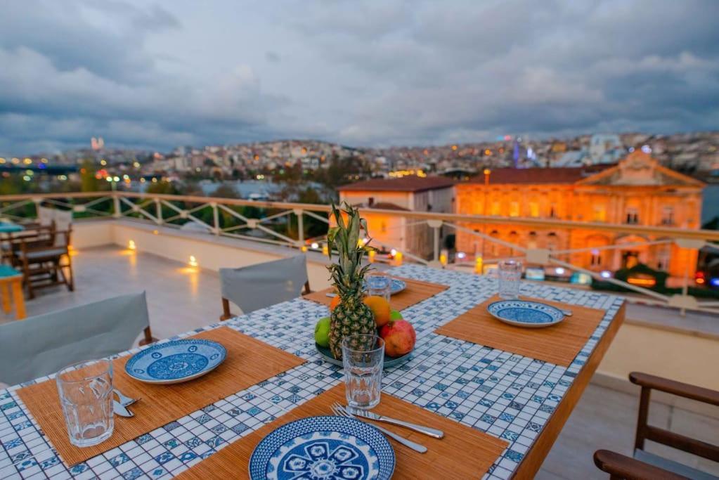 Waterfront Apartment By The Tram - Terrace With Dome & Golden Horn View In Fatih Istambul Extérieur photo