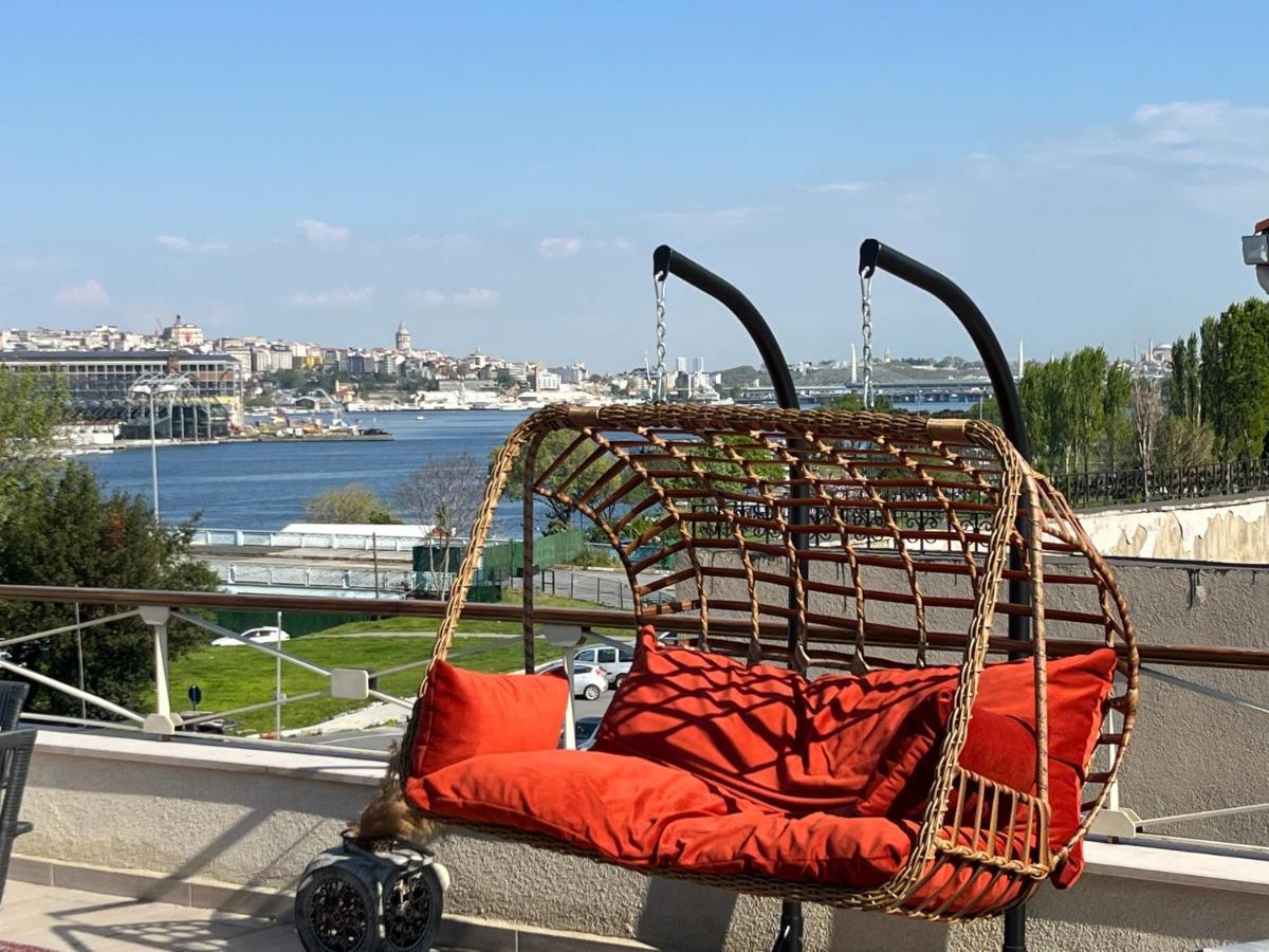 Waterfront Apartment By The Tram - Terrace With Dome & Golden Horn View In Fatih Istambul Extérieur photo