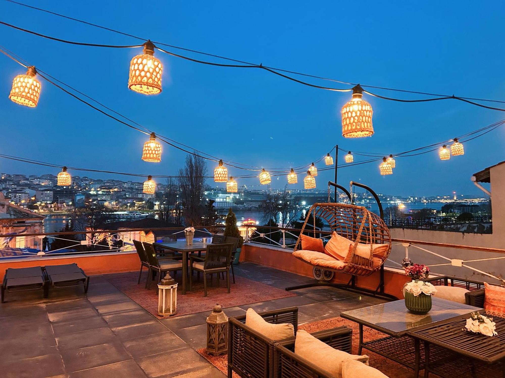 Waterfront Apartment By The Tram - Terrace With Dome & Golden Horn View In Fatih Istambul Extérieur photo