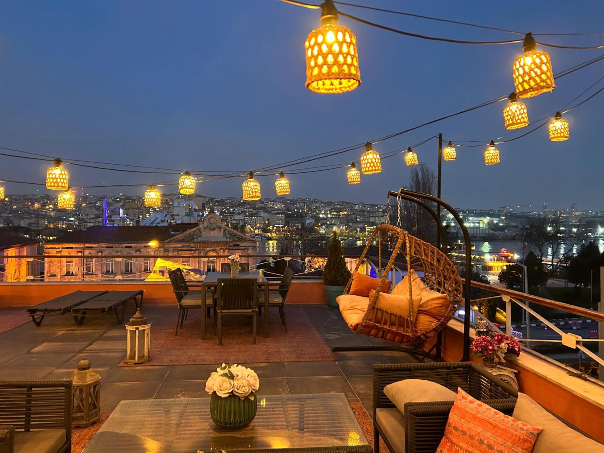 Waterfront Apartment By The Tram - Terrace With Dome & Golden Horn View In Fatih Istambul Extérieur photo