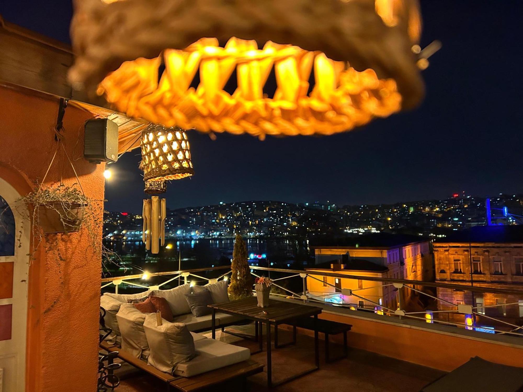 Waterfront Apartment By The Tram - Terrace With Dome & Golden Horn View In Fatih Istambul Extérieur photo