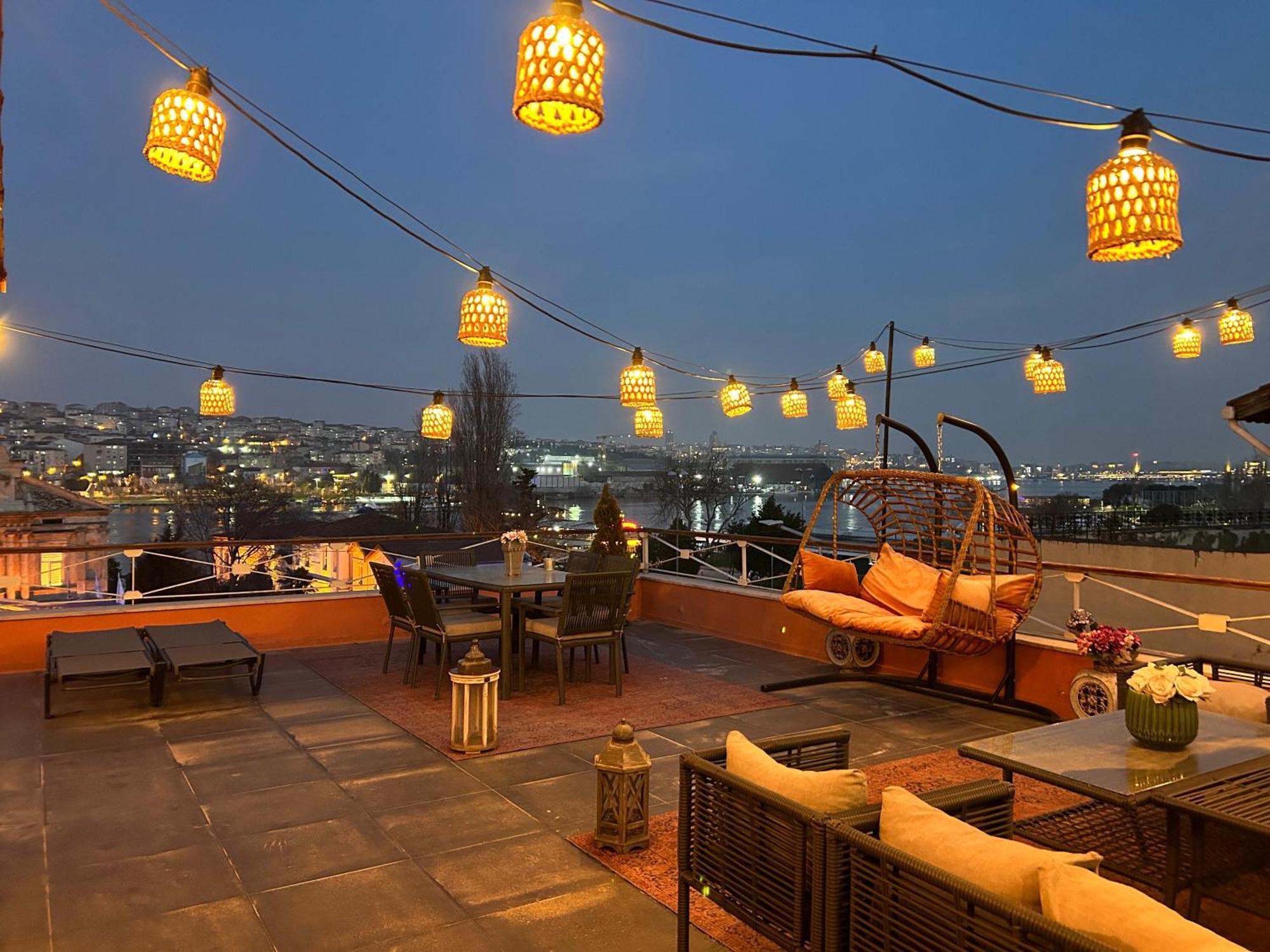 Waterfront Apartment By The Tram - Terrace With Dome & Golden Horn View In Fatih Istambul Extérieur photo