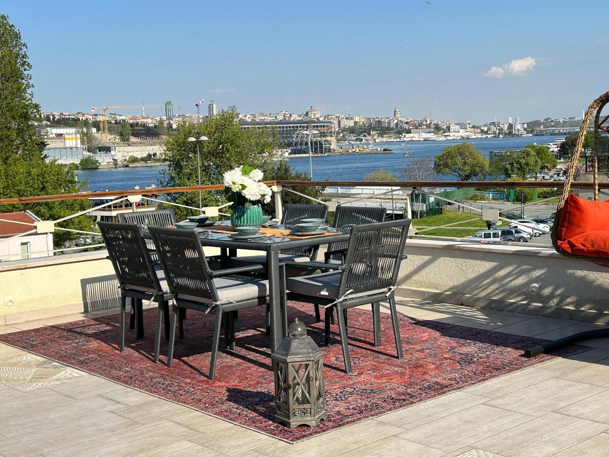 Waterfront Apartment By The Tram - Terrace With Dome & Golden Horn View In Fatih Istambul Extérieur photo