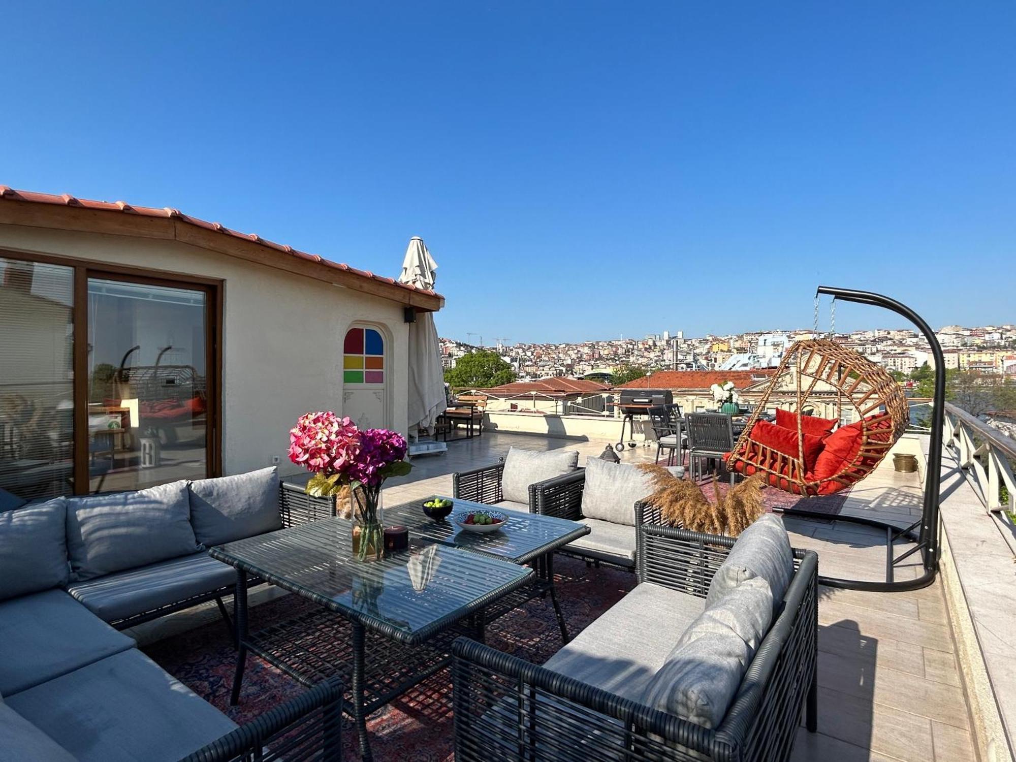 Waterfront Apartment By The Tram - Terrace With Dome & Golden Horn View In Fatih Istambul Extérieur photo