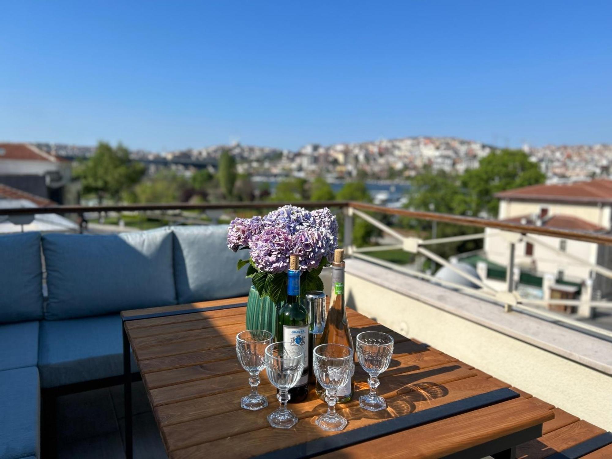 Waterfront Apartment By The Tram - Terrace With Dome & Golden Horn View In Fatih Istambul Extérieur photo